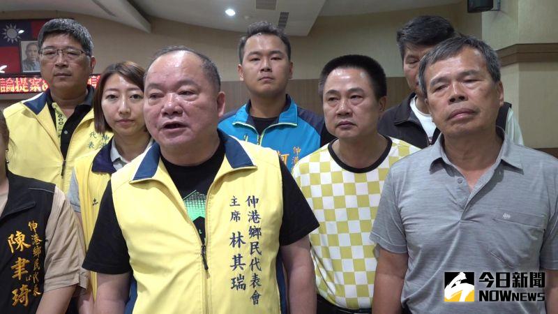 ▲伸港鄉鄉代會主席林其瑞宣布退回公所提案,鄉民想領每人1000元振興禮金已成幻影。(圖/記者陳雅芳攝,2020.07.29)