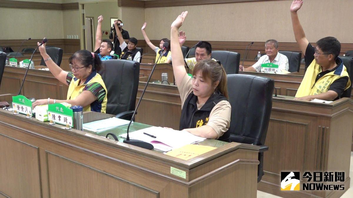 ▲伸港鄉鄉代會採用舉手表決，9票反對、1票同意，提案遭否決退回。（圖／記者陳雅芳攝，2020.07.29）