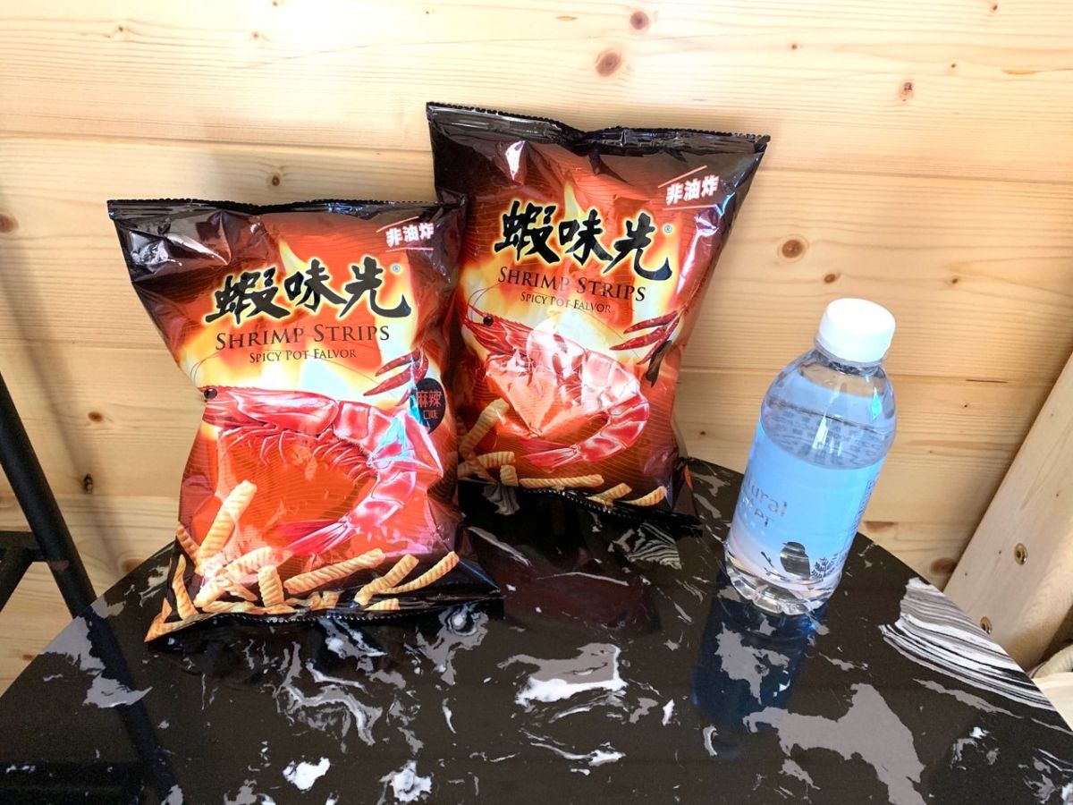▲零食市場向來競爭激烈，但唯獨蝦味先的地位，始終屹立不搖，培養出好幾世代的忠實顧客。（圖ＮＯＷnews攝）