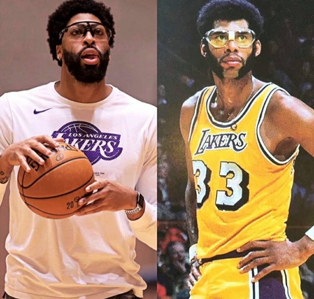 ▲湖人內線大將Anthony Davis和傳奇球星「天勾」Kareem Abdul-Jabbar。（圖／取自網路）