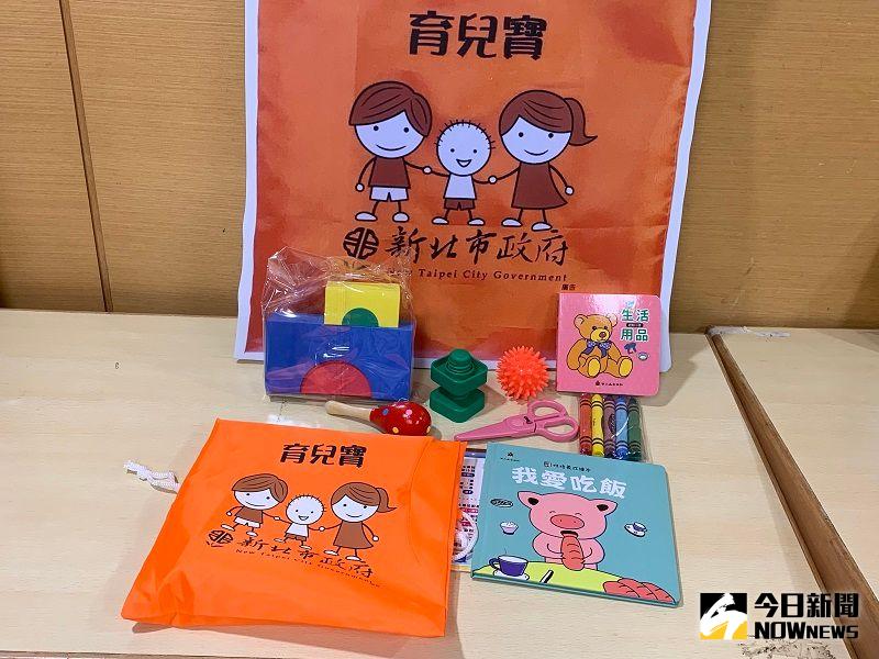 ▲父母於日常生活中可利用簡單的教、玩具與幼兒互動，讓幼兒在自然的情境下增進發展能力。(圖/記者康子仁攝)