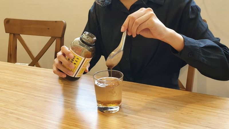 ▲適口性佳的保健食品,像是枇杷膏,