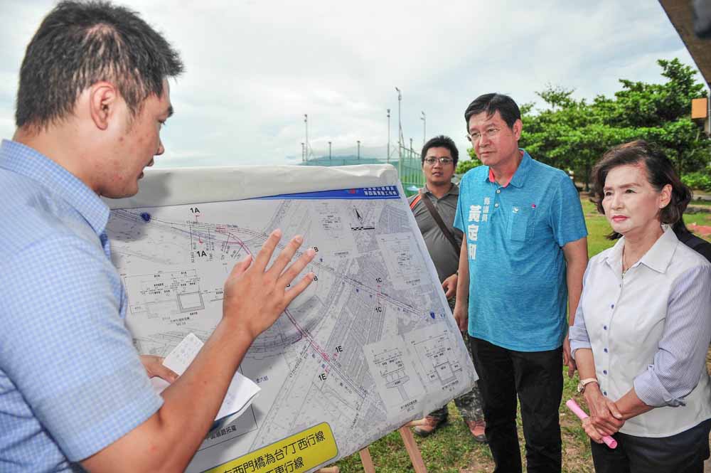 ▲宜蘭縣長林姿妙聽取西門橋改建簡報。（圖／宜蘭縣政府提供)