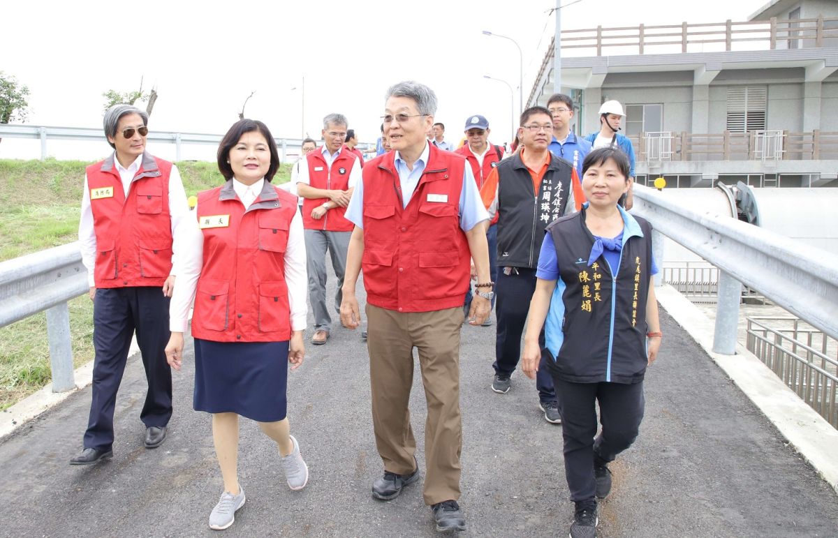 ▲張縣長陪同水利署副署長曹華平巡視縣內防洪整備狀況。（圖／記者蘇榮泉攝，2020.07.30）