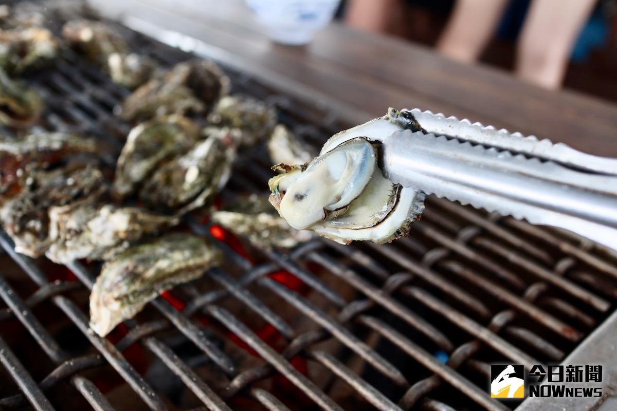 ▲為達到旅客分流，澎湖縣政府研擬於 10 月中旬推出美食券，旅客消費滿額可享 300 元至 500 元回饋。（圖／記者陳致宇攝）