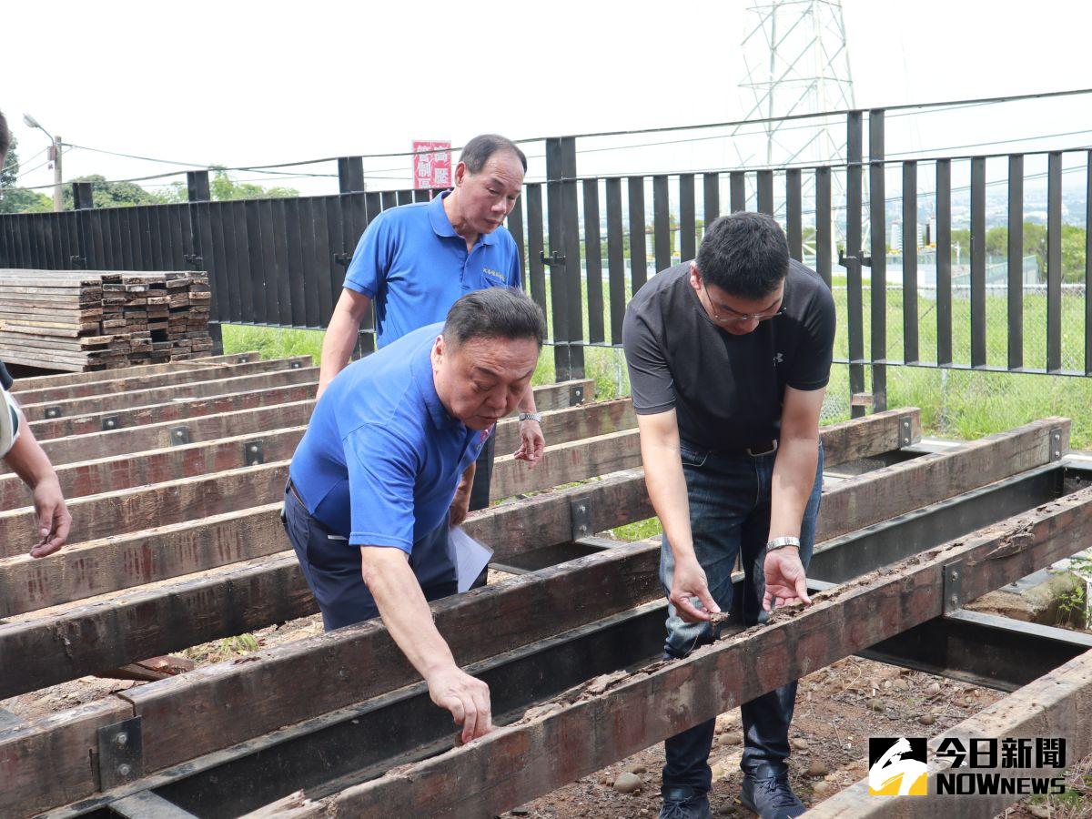 ▲市長游振雄和市民代表會副主席張國良視察施工狀況，確認9月下旬完工。（圖／記者陳雅芳攝，2020.07.31）