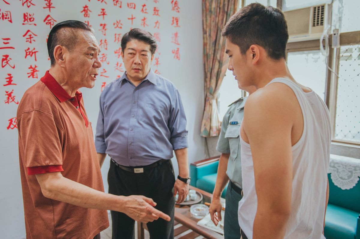 ▲龍劭華（左）追打曾敬驊來真的。（圖／《刻在你心底的名字》臉書）

