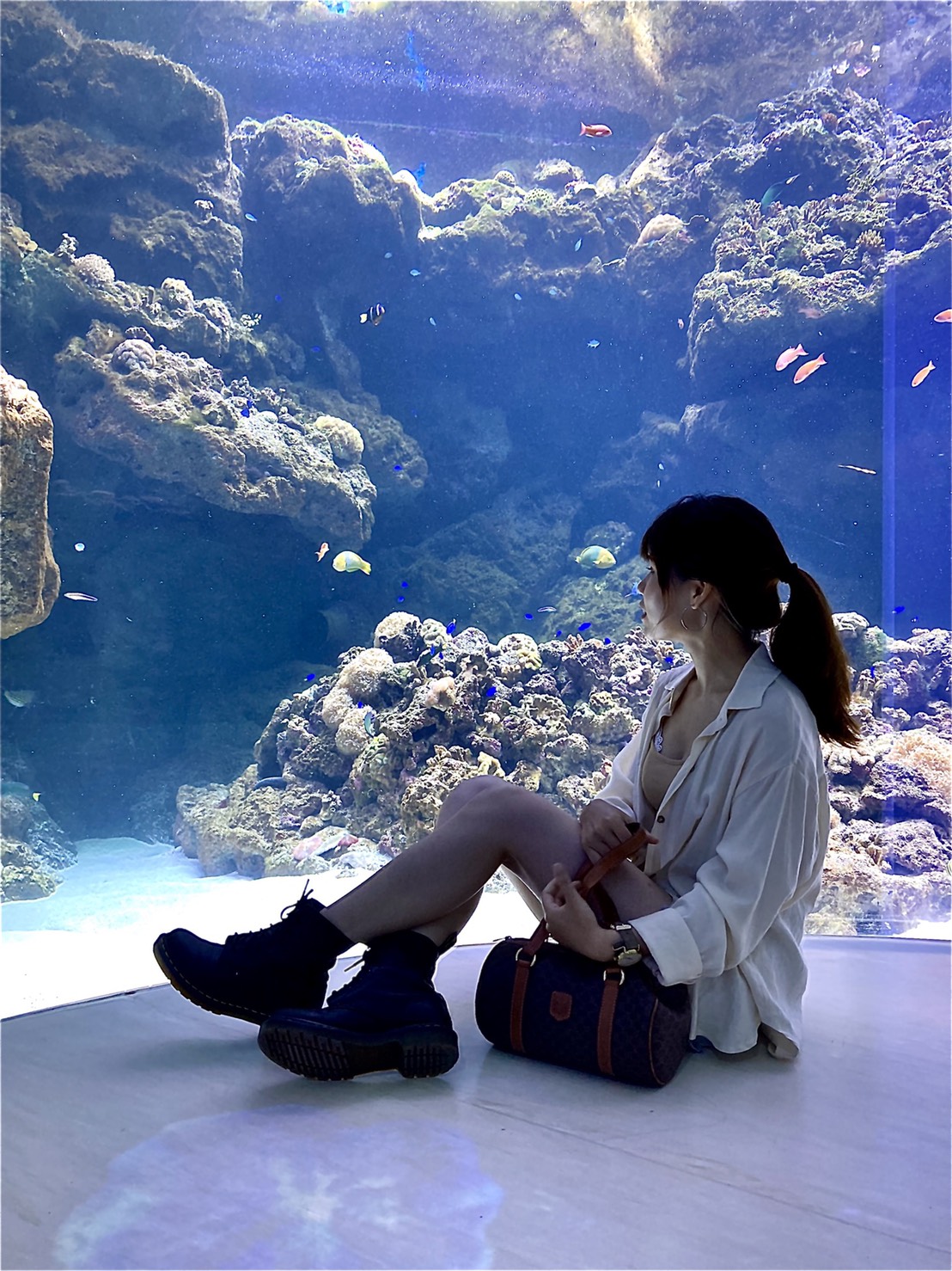 ▲「珊瑚潛行」除了水族箱也有虛擬燈光投影，很適合拍照。（圖／Elaine）