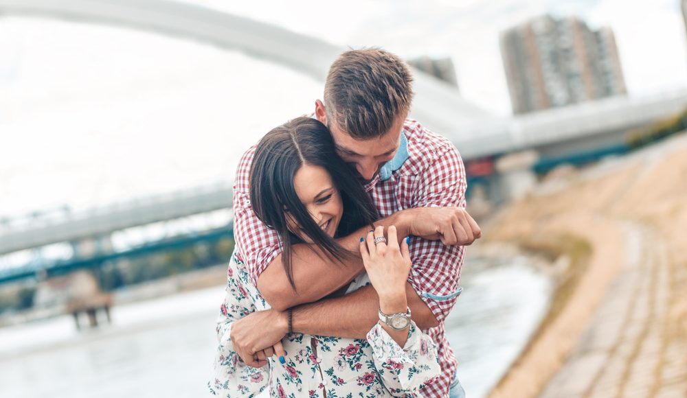  ▲與其努力遺忘一個很難忘記的人，不如試著好好記得那個曾經一起擁有美好時光的人。（圖／Shutterstock）