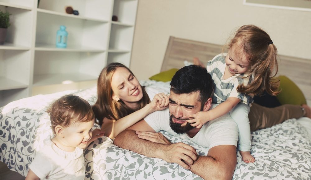  ▲該如何解決種種複雜的三角習題，再次找回雙方都滿意的婚姻關係？（圖／Shutterstock）