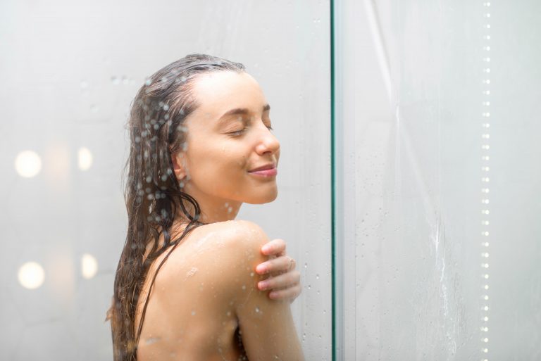  ▲適合的香氛沐浴能一掃難聞的體味。（圖／Shutterstock）