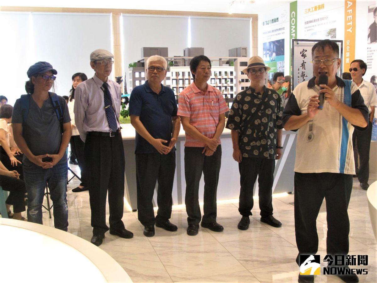 ▲陳文政與五位在地知名藝術家。（圖／記者郭政隆攝影2020.8.1）