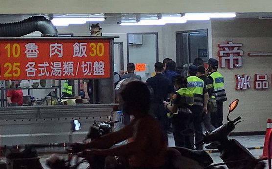 ▲第一警分局發快打機制，大批警力迅速趕到逮8人。(圖/記者鄧力軍攝)