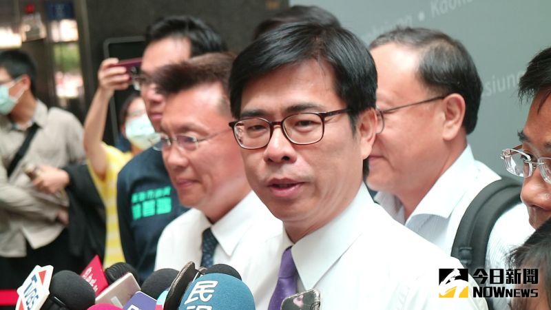 ▲陳其邁趕上網路「像極了愛情」的風潮,笑說選市長這一路走來「真的像極了愛情」。(圖/記者鄭婷襄攝,2020.08.01)