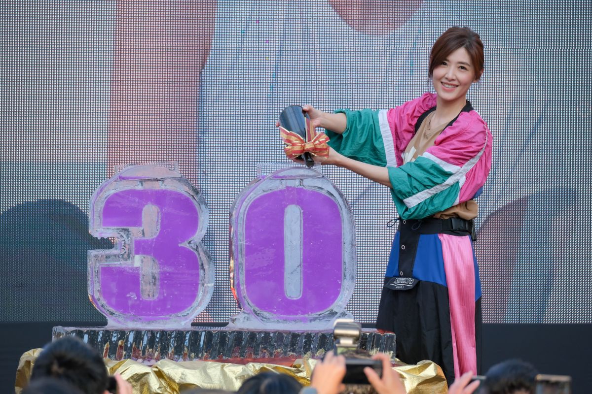 ▲蘇慧倫睽違13年舉辦簽唱會，在現場她開心的用流行語「像極了愛情」，與歌迷聊天。（圖／相信音樂提供）