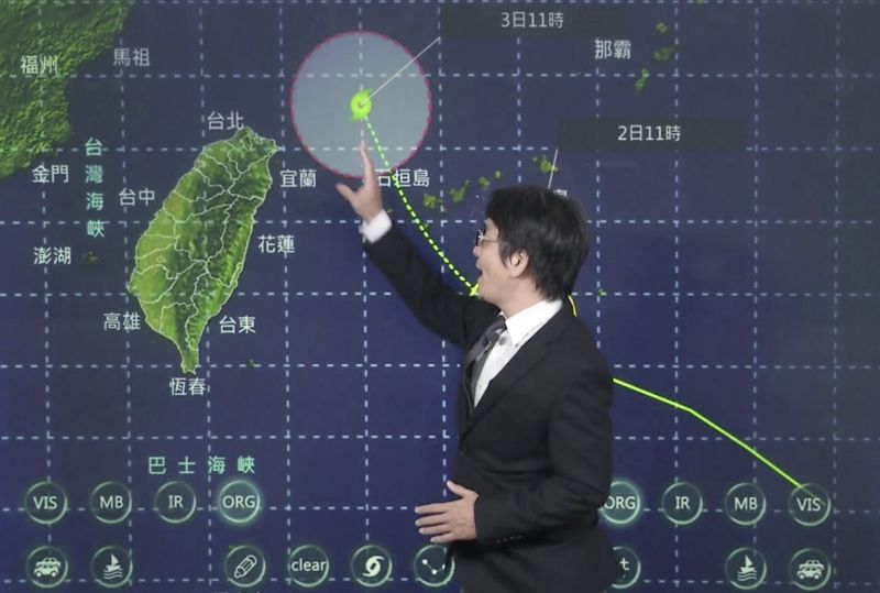▲中央氣象局表示,若太平洋高壓增強,颱風路徑西移,不排除可能發布陸上颱風警報。(圖/翻攝自中央氣象局直播)