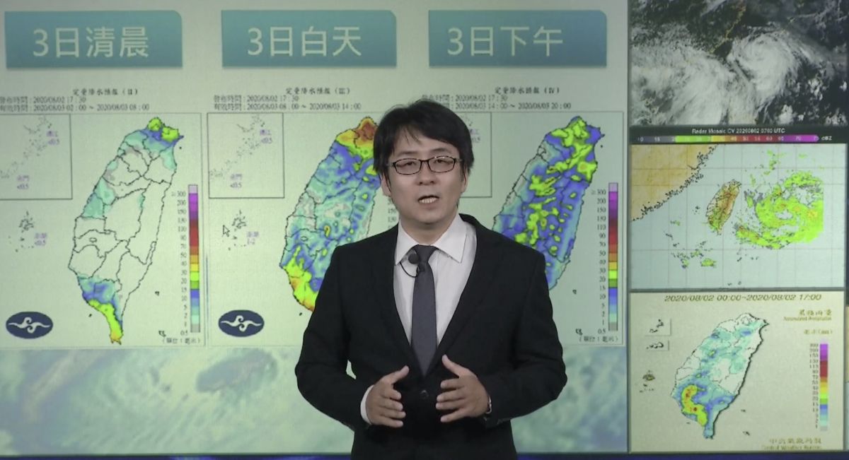 ▲明（3）日將會是影響最大的時候，西半部地區和東北部地區有可能出現局部性的大雨或是豪雨。（圖／翻攝自中央氣象局直播）