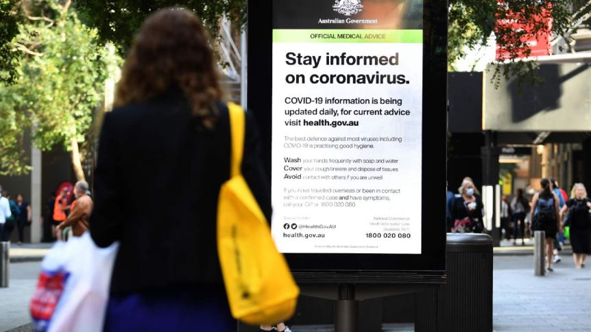 ▲澳洲路上的防疫宣傳文宣。（圖／翻攝自澳洲ABC News ）