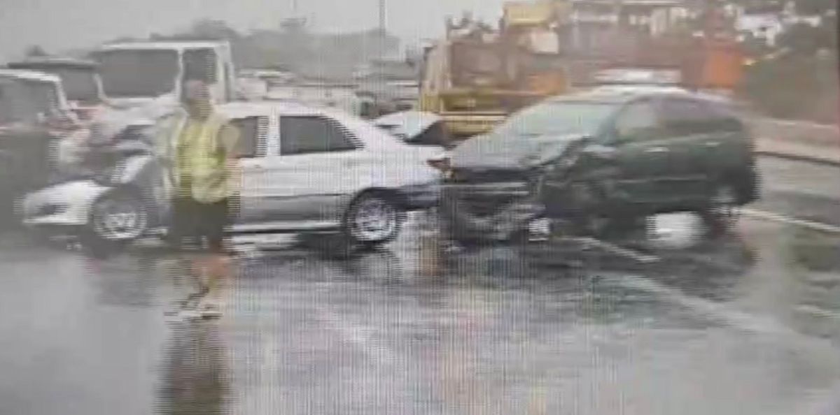 ▲中山高速公路北上民雄路段發生追撞車禍事故。(圖／記者陳惲朋翻攝）