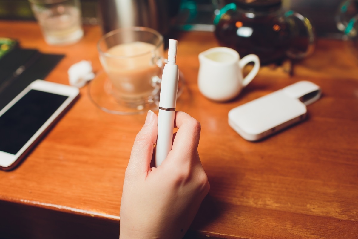 ▲ 董氏基金會菸害防制中心主任林清麗痛衛福部「滿口謊言」，加熱菸載具未納管事大開倒車，未來更可能會有大幅廣告宣傳，戕害國人健康。（示意圖／Shutterstock）