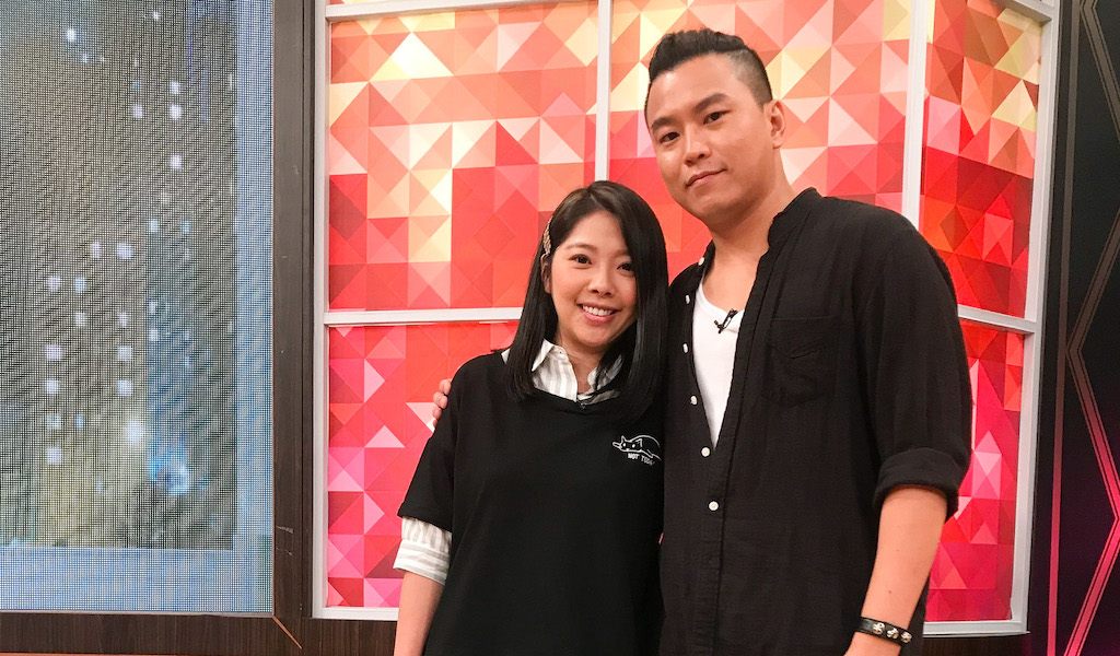 ▲阿弟（右）連買3次名牌，但都不是給老婆Mei，而是給寶貝女兒。（圖／衛視中文台提供）