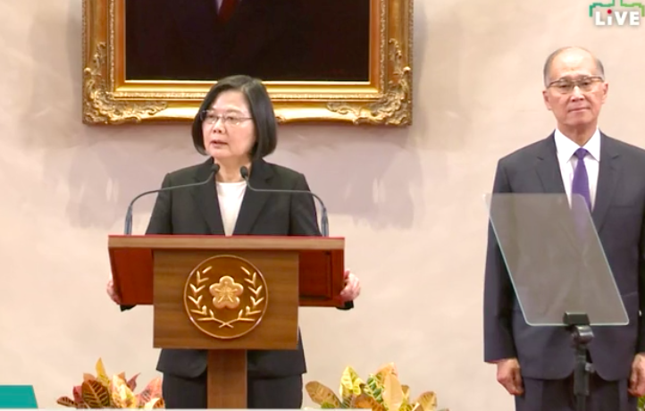 蔡英文今(3)日下午舉行記者會,宣佈前國安會秘書長、現任海基會董事長李大維臨危授命,接任總統府秘書長。