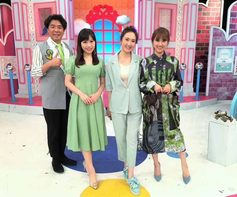 ▲東森綜合台《2分之一強》-梁赫群(左1)、吳姍儒主持,蔡尚樺(左2)、Julie(右2)分享父母教養方式。(圖/東森綜合台提供)
