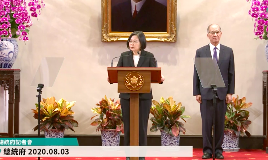 ▲蔡英文3日下午舉行記者會，宣佈由前國安會秘書長、現任海基會董事長李大維接任總統府秘書長。（圖／翻攝自蔡英文臉書直播）