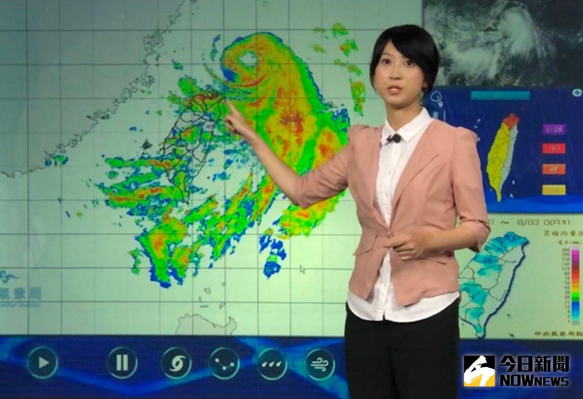 ▲哈格比颱風今（ 3 ）日 14 時中心位置在基隆東北方海面，象局持續發布海上颱風警報，也針對西半部 16 縣市發布豪雨、大雨特報。（圖／記者陳致宇攝）