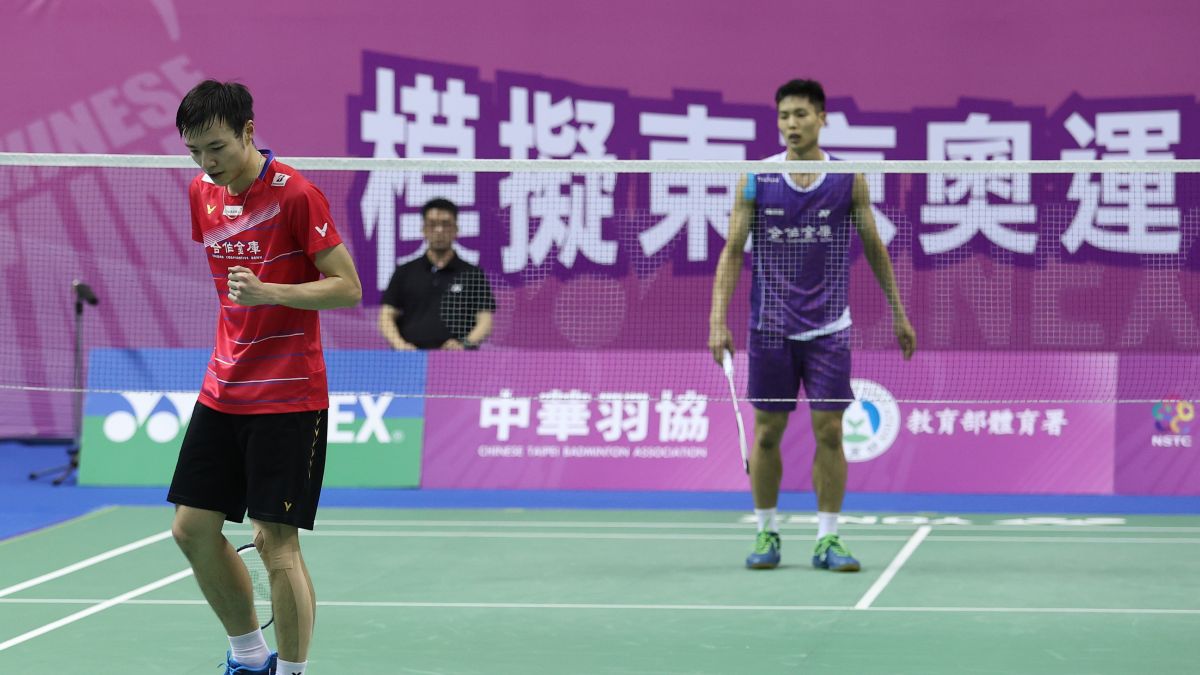 ▲模擬東京奧運對抗賽，一哥周天成(右)對決「羽球王子」王子維。（圖／國訓中心提供）