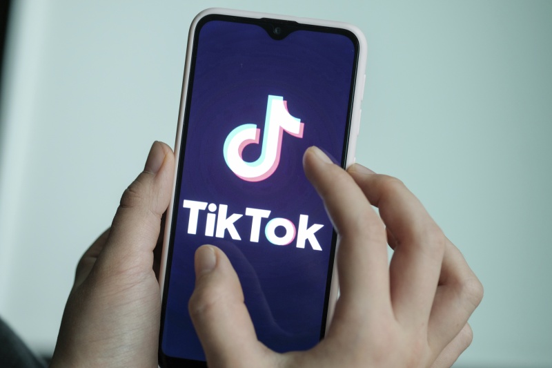 ▲中國影音應用程式「抖音海外版」（ TikTok ）在美國擁有龐大的年輕粉絲。示意圖。（圖／美聯社／達志影像）