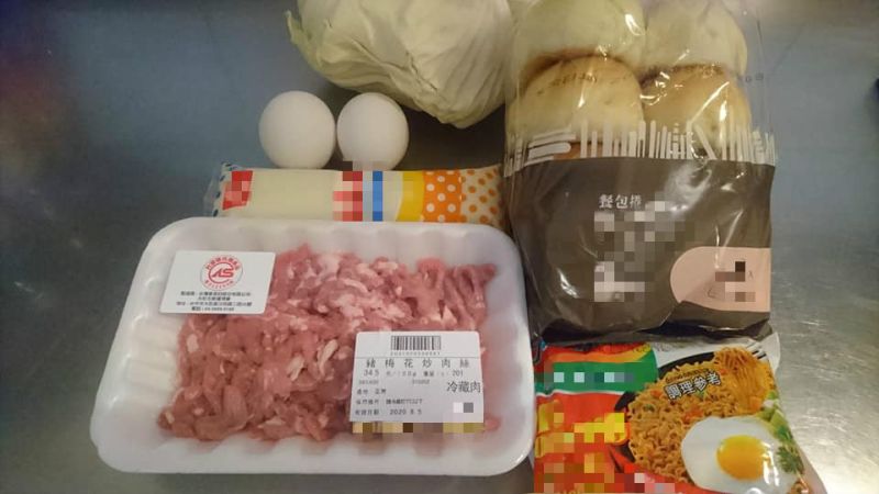 ▲有網友用「印尼泡麵」及餐包,做出「超銷魂早餐」,讓人看後不禁垂涎。(圖/翻攝自臉書社團「我愛全聯-好物老實説)