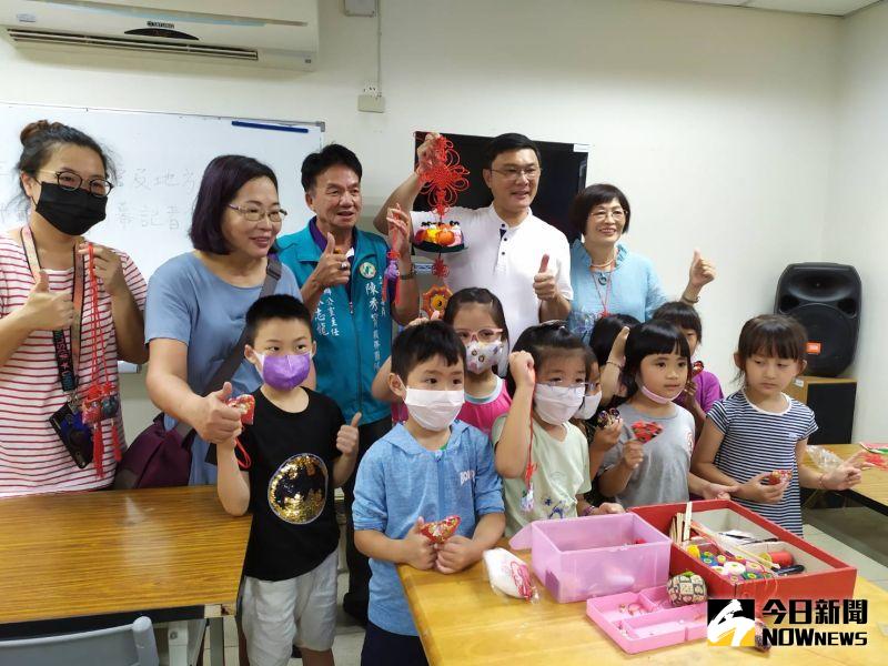▲香包DIY活動中,宣告鹿港地方文化館系列活動將在15日開跑了。(圖/記者葉靜美攝,2020.08.04)
