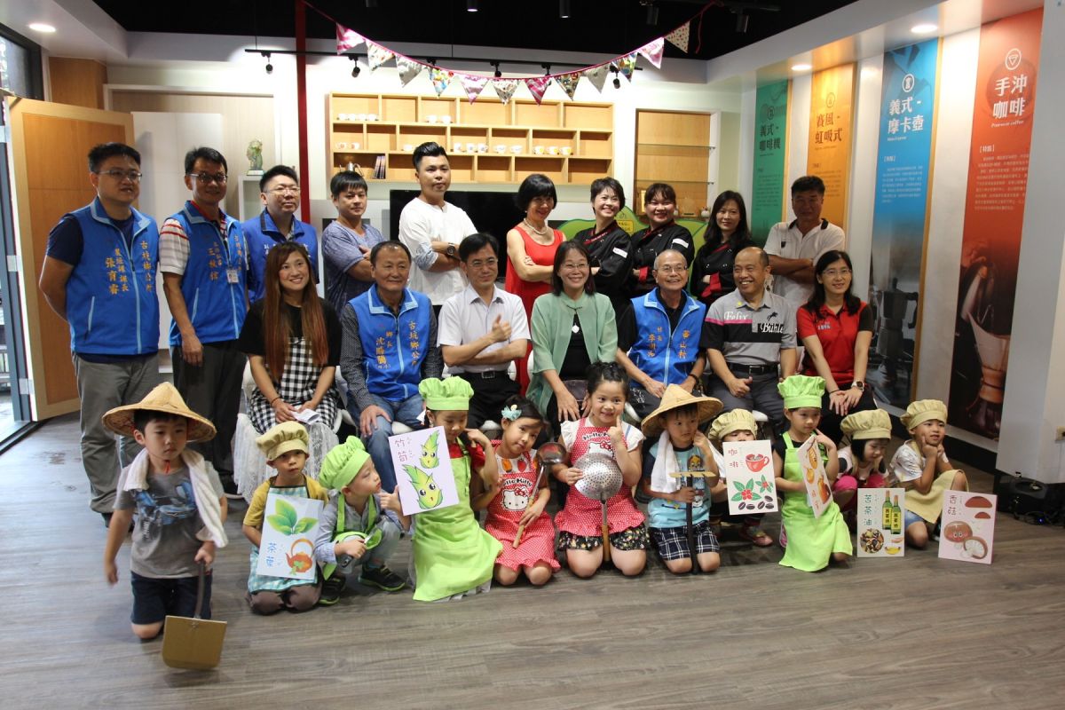▲古坑華山業者配合2020咖啡烘豆大賽，整合咖啡、茶、筍、香菇、苦茶油及蜂蜜」熱推好咖體驗和六寶饗宴。（圖／記者簡勇鵬攝,2020.08.04）