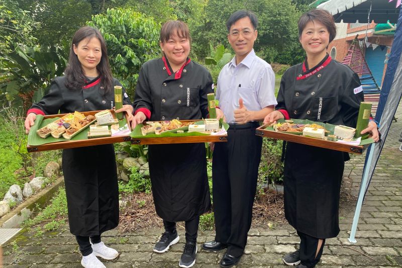 ▲古坑華山業者配合2020咖啡烘豆大賽,整合咖啡、茶、筍、香菇、苦茶油及蜂蜜」熱推好咖體驗和六寶饗宴。(圖/記者簡勇鵬攝,2020.08.04)