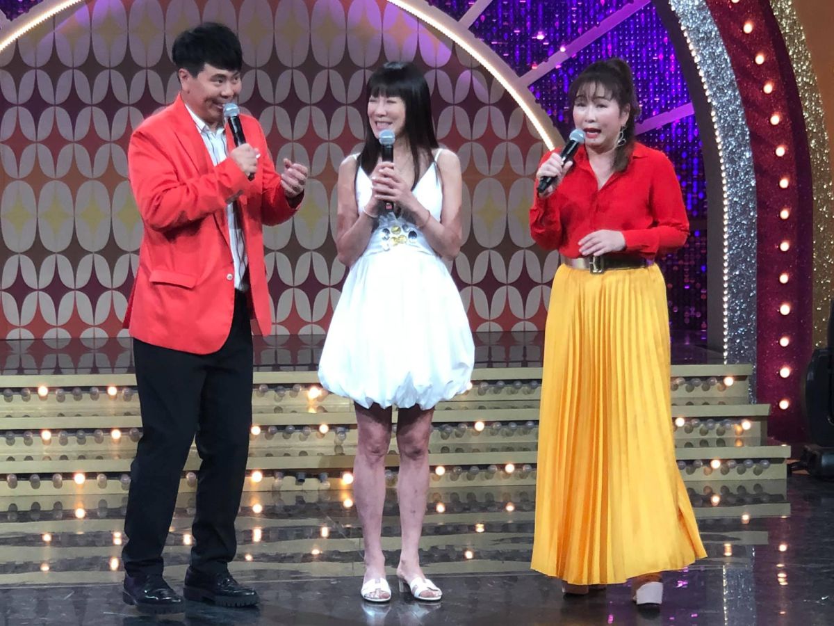 ▲羅霈穎（中）去年上張秀卿（右）、邵大倫主持的年代《MUCH金點秀》，當時她鼓勵張秀卿減肥。（圖／翻攝羅霈穎臉書）