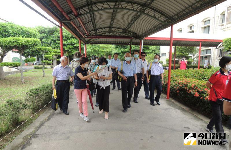 ▲與會的公民股代表及南投縣後備指揮部也藉此機會參訪中彰榮家,實地瞭解榮家生活設施。(圖/記者陳雅芳攝,2020.08.04)