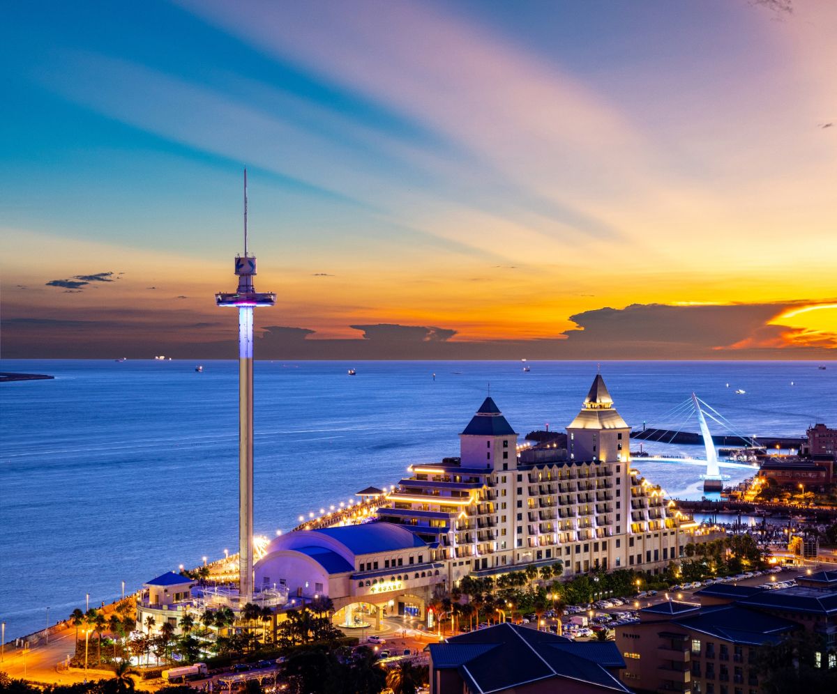 ▲經濟部商業司與新北市淡水區商圈文化觀光協會推出一系列「淡水周邊遊」電子旅遊套票，包含淡水漁人碼頭、情人塔、碼頭渡輪、朱銘美術館及淡水商圈等。（圖／福容大飯店淡水漁人碼頭提供）