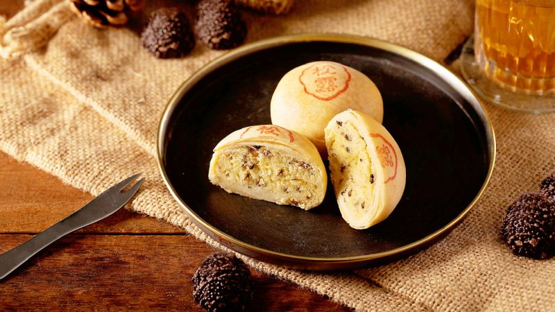 ▲舊振南經典人氣綠豆椪,特別推出奢華版「松露及可可」口味。(圖/舊振南提供)