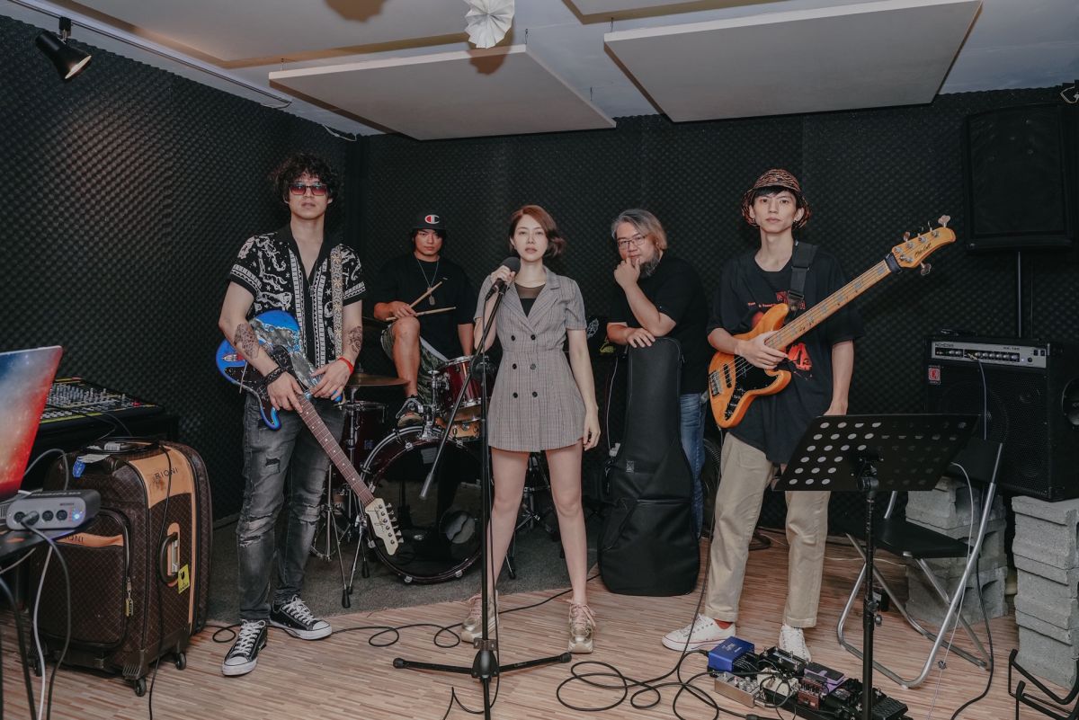 ▲徐懷鈺（中）為了演唱會特別組了限定樂團，還賣關子提到偷偷學了新樂器，要當演唱會驚喜。（圖／Yuki工作室提供）