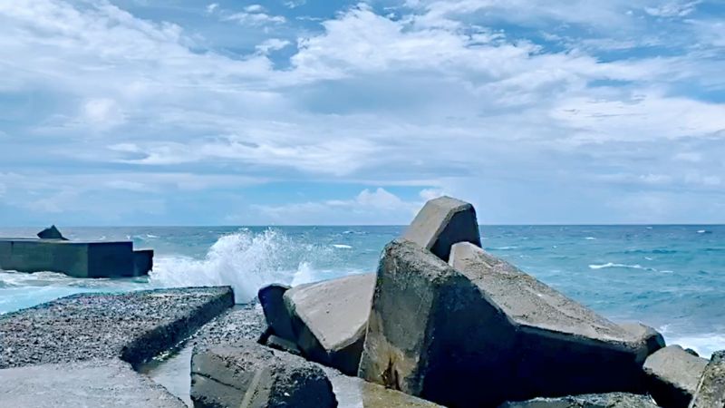 ▲民眾到海邊戲水或從事海上遊憩活動時,務必注意自身之安全,並留意環境之變化,慎選安全之水域。(圖/記者陳美嘉翻攝)