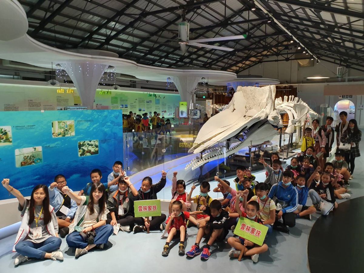 ▲雲林家扶38名學童前往北門遊客中心巨大鯨魚骨歷歷在目，有如深入海中世界。（圖／記者洪佳伶攝,2020.08.05）
