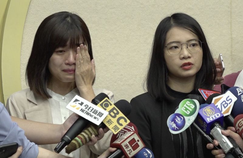▲時代力量台北市議員黃郁芬及林穎孟，兩人一同宣布退出時代力量。（圖／記者陳明安攝,2020.8.5）