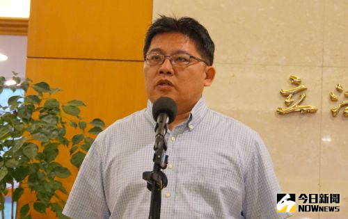 不只長榮！華航也爆腳斷仍要求值地勤　邱顯智批：看不懂醫囑嗎？
