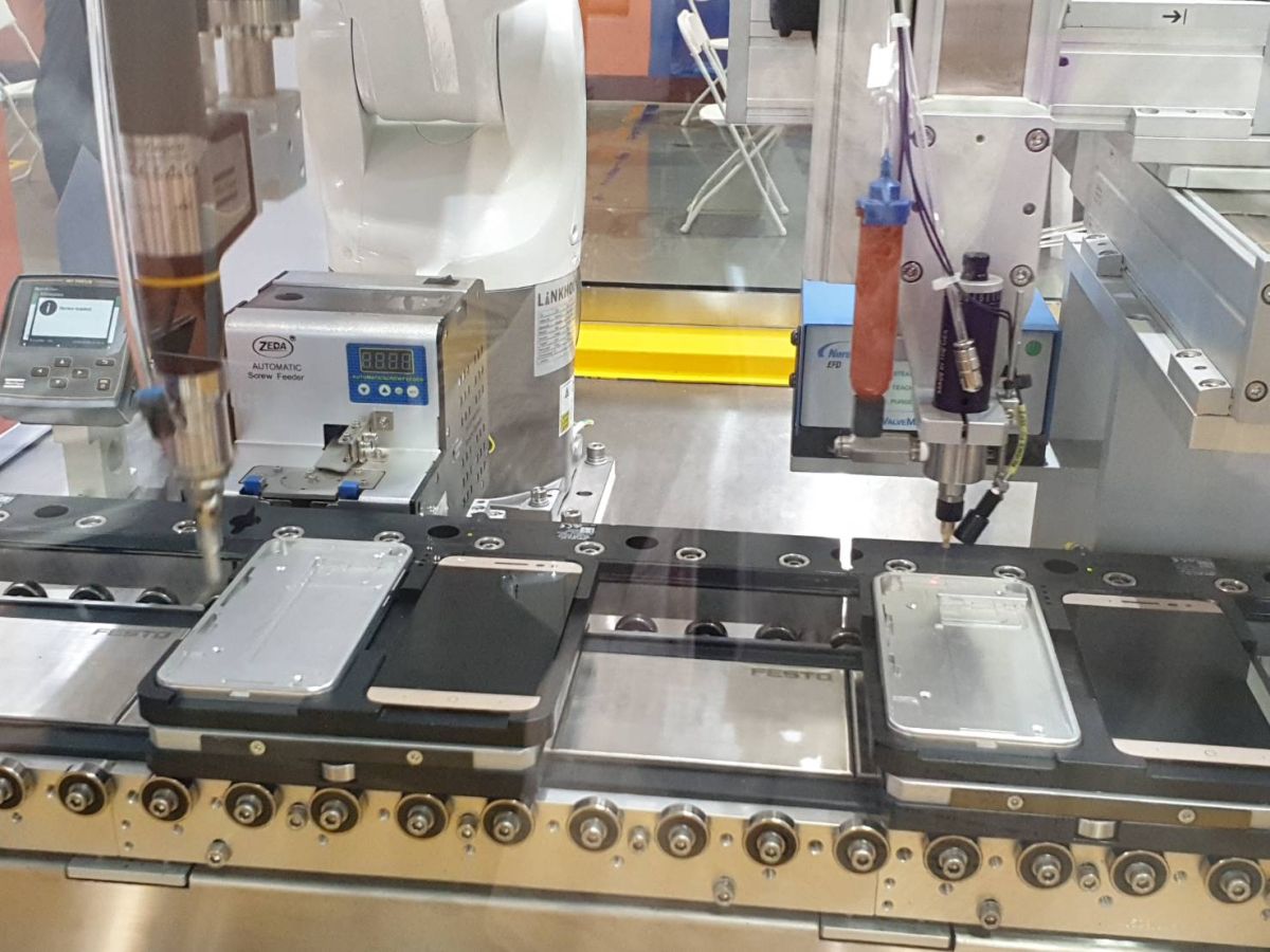 ▲法人指出，後疫情時代，全球化供應鏈二分為「去中化」與「去美化」，也讓近十年積極轉型的台灣電子產業得到以往難得的發揮機會。（圖／示意圖，NOWnews資料照片）