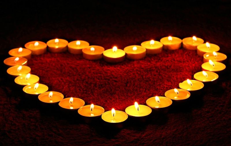 ▲英國男為了製造浪漫求婚現場，點了百支蠟燭，卻意外引發火災。（示意圖／翻攝自pixabay ）