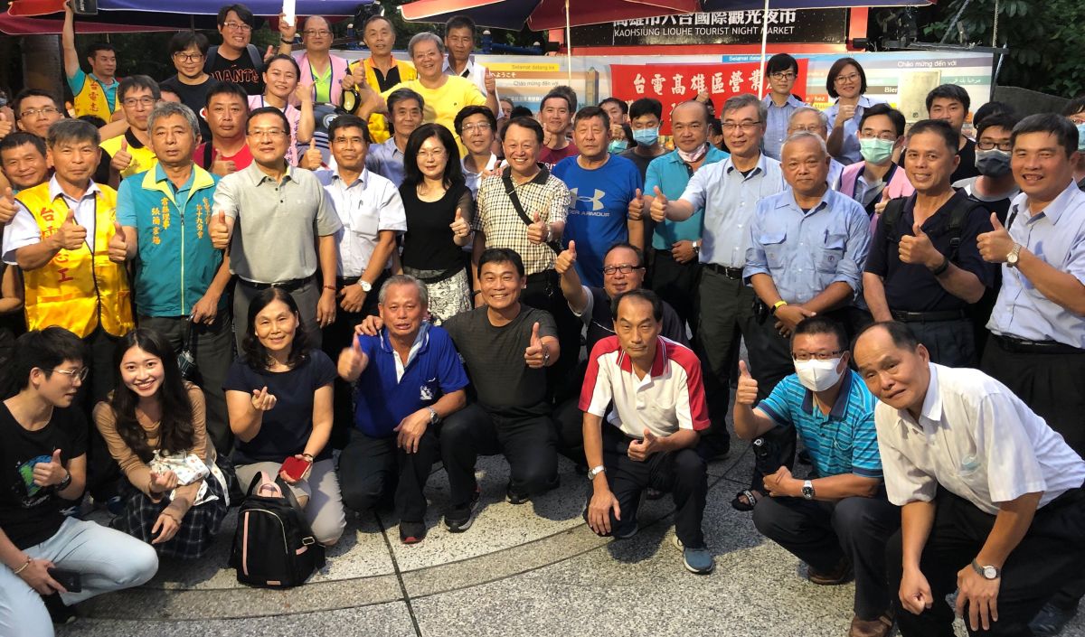 ▲台灣電力公司高雄區營業處舉辦員眷逛六合夜市親子活動。(圖／記者黃守作攝，2020.08.06) 