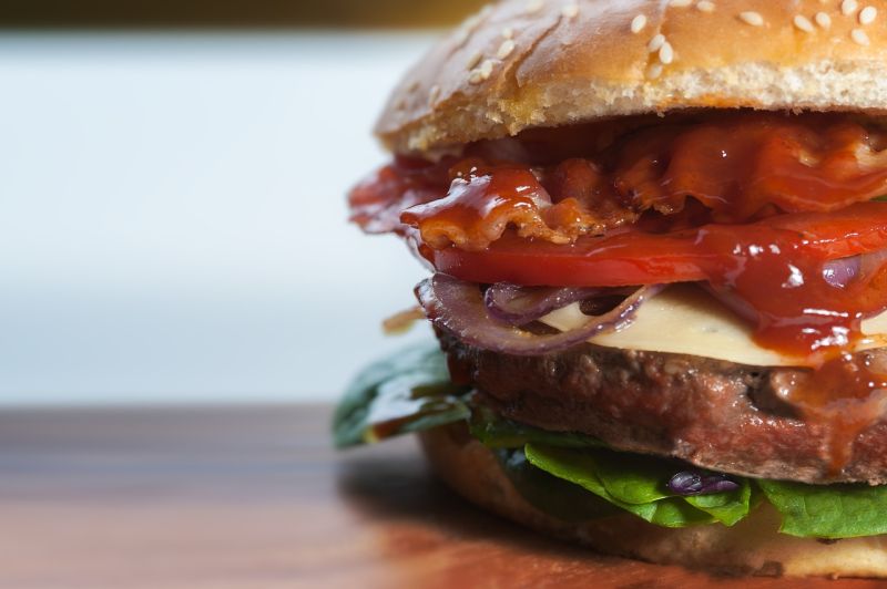 ▲有網友就在PTT提問「好吃的漢堡定義是啥？」掀起熱烈討論。（示意圖／翻攝自Pixabay）