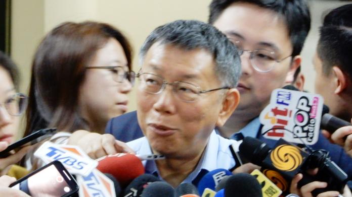 ▲監察院財產申報傳出民進黨高雄市長候選人陳其邁的存款只有13萬元，台北市長柯文哲7日表示「我佛慈悲、 阿彌陀佛」。( 資料照 / 記者陳弘志攝 )