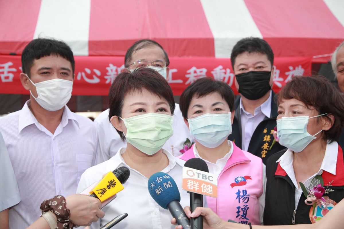 ▲市長盧秀燕受訪表示，呼籲中央，對於境外入境旅客，應一律篩檢，「雙管齊下」維護國人安全。(圖／柳榮俊攝2020.8.7)